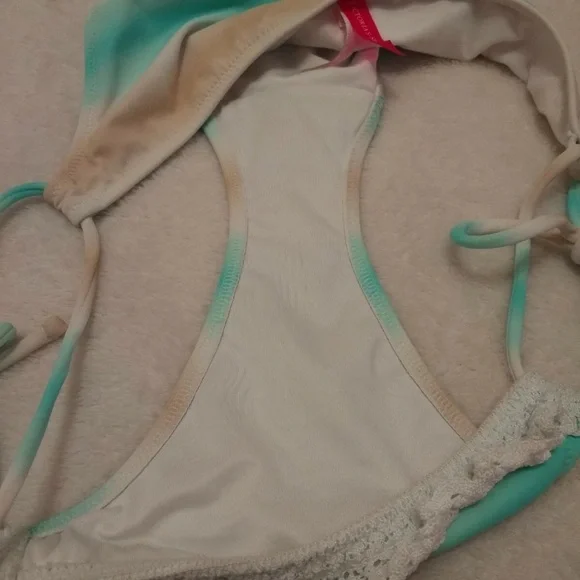 Victoria's Secret White and Light Blue Bikini - Picture 8 of 12
